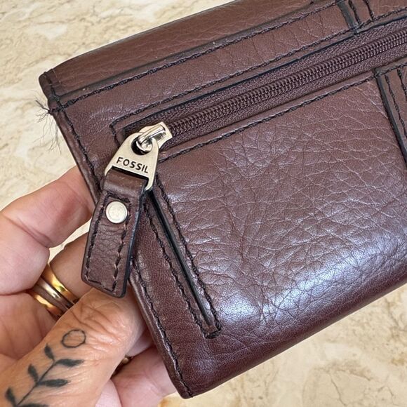 Fossil Maddox Tri-Fold Leather Wallet - Picture 6 of 16
